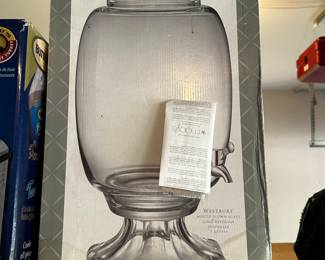 This is a FANTASTIC Beverage Dispenser! UNUSED AND MINT IN THE ORIGINAL BOX! Receipt is still attached to the box! 