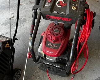 Here is an excellent Troy Built 2600 Max PSI ~ 2.3 Max GPM. In excellent condition. Comes complete with all the novel accessories! 