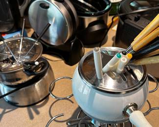 Some nice Fondue Sets, Waffle iron and MORE! 