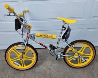  NEW STRANGER THINGS MONGOOSE BMX BIKE. BRAND NEW