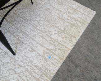 Nice area rug that can blend with any type of decor