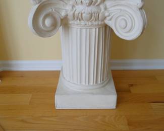 Small pedestal stand