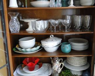 Lots of interior space for storage in this glass front cabinet.  Looks like we are going to have some serving items to sell