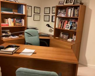 Complete executive office, every detail has been put into this amazing office set.  Give your home office an upgrade.