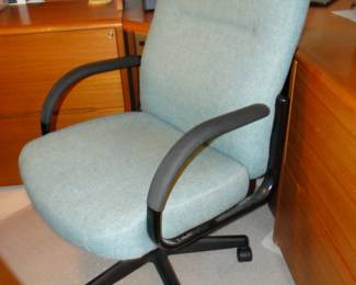 Rolling office chair