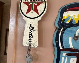 Texaco Ladies Key Holder