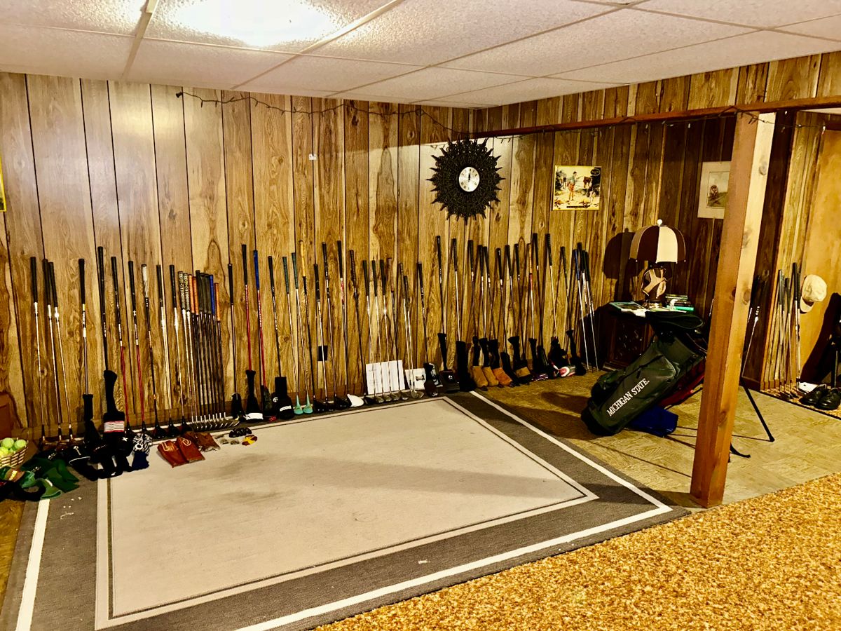 Large selection of golf clubs! (95% Left Handed)