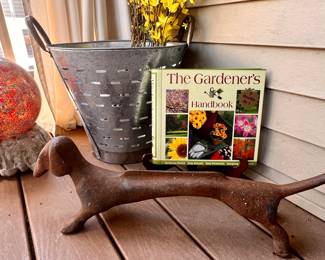 Vtg. Cast iron Dachshund boot scrapper 