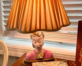 Beautiful Vtg. Lamp w/porcelain ladies head 