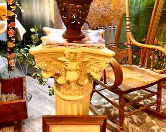 1 of 2 Matching pillars 