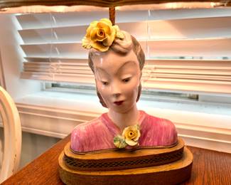 Beautiful Vtg. Lamp w/porcelain ladies head 