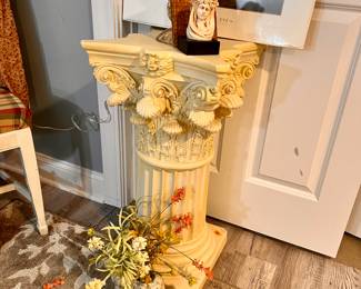 1 of 2 Matching pillars 