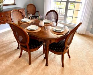 Heritage dining table w/6 chairs, 2 leaves and pads (table setting is NFS)