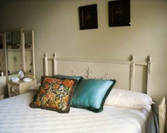 Very nice antique bedroom set!