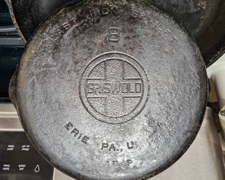 Griswold cast iron frying pan