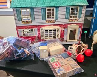 Wolverine tin-litho dollhouse, furniture by Renwall, Ideal, et al.