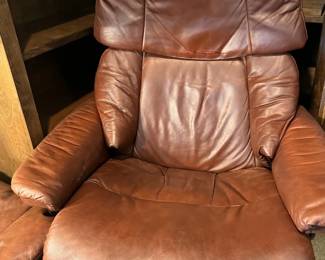 Leather den swivel chair