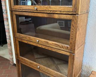 Wooden bookshelf with glass cabinet doors (4 shelves)