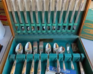 Rogers Bros Silverware set