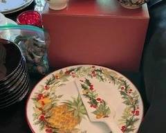 Colonial Williamsburg Holiday Jubilee Pineapple Cake Plate and Server