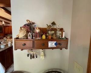 Colonial/country decor