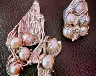 Chunky modernist style Mexican Taxco sterling and fresh water pearl pendant and a related ring . The ring is not by a Mexican maker. 