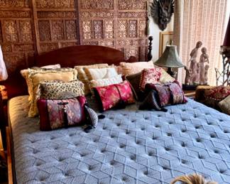 Sealy brand King size mattress and frame: clean! 