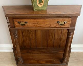 SMALL ENTRANCE TABLE