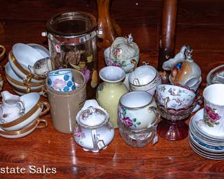 TABLES of Ceramics - Porcelains - Crystal - Glassware