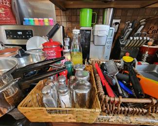 Salt/Pepper Shakers - kitchen Misc 