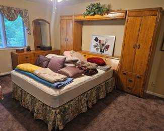 Queen bedroom outfit