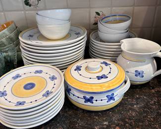 Italian pottery dishes 