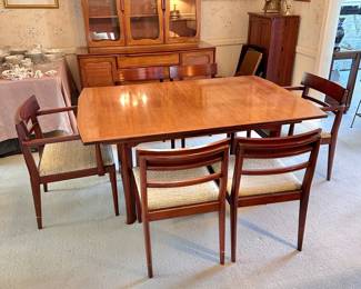 Hickory Mid Century dining table and 6 chairs 