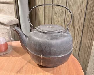 Iron kettle 