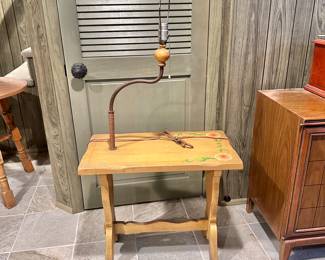 Vintage Monterey furniture lamp table 