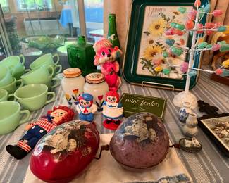 tin toys jadeite & tulip shakers