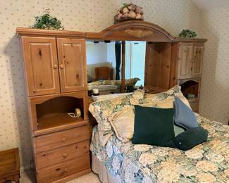 Bedroom cabinet with mirror