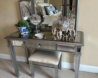Mirrored vanity 