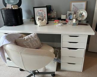 White desk 
