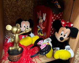 Disney ready to go! Micky, Minnie, kids rolling suitcase and more! 