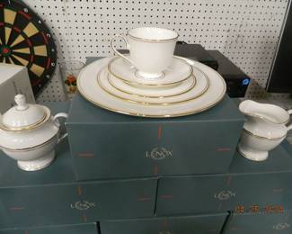 6 placement Lenox china set