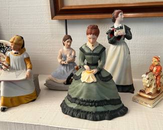 FIGURINES