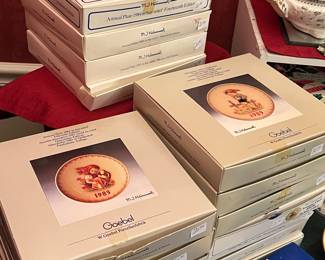 COLLECTION OF VINTAGE HUMMEL PLATES