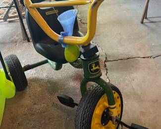 JOHN DEERE CHILDS TRICYCLE