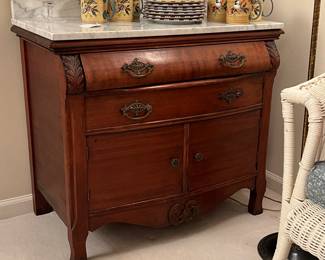 LOVELY ANTIQUE COMMODE WITH MARBLE TOP AND BACKSPLASH