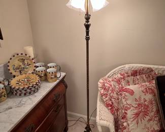 BEAUTIFUL ANTIQUE FLOOR LAMP