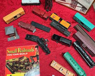 NICE GROUP OF HO SCALE TRAINS AND ACCESSORIES
