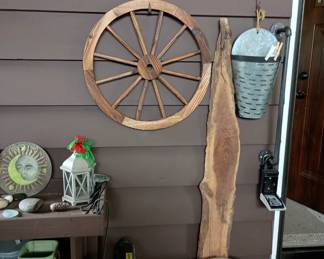 Decorative wheel 
Wood