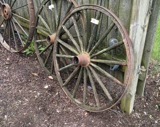 Mid size wooden wheels

Garden Decor 