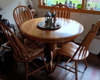 Round table 48" with set of four chairs 
In very good condition 